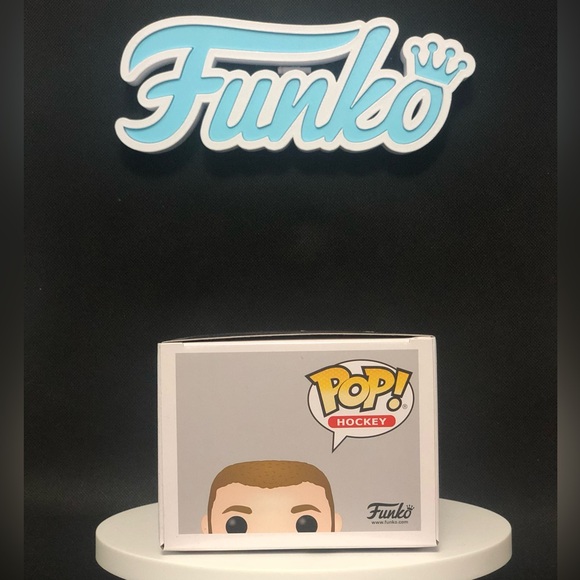 Bobby Hull- 66- NHL- Mint Condition- Funko - Picture 8 of 8